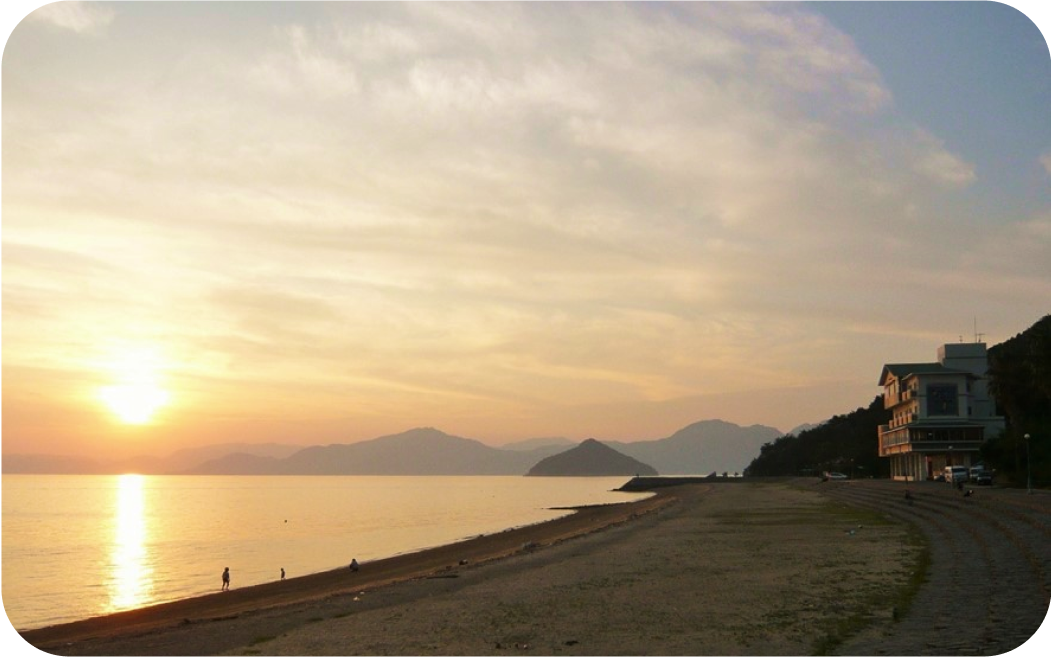 夕陽が沈む江田島の海の写真